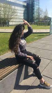 <em>laura gomez</em>